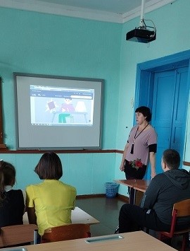 Учитель информатики   представляет обучающимся  онлайн-презентацию.